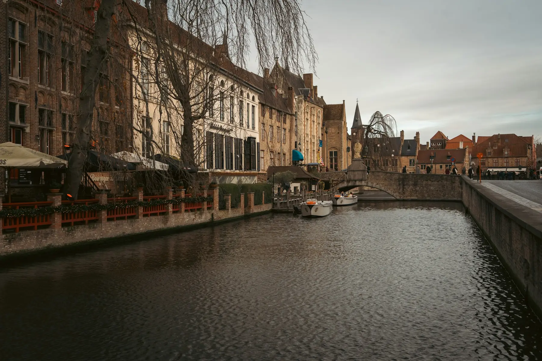 Historische gevels en een reienkanaal in Brugge